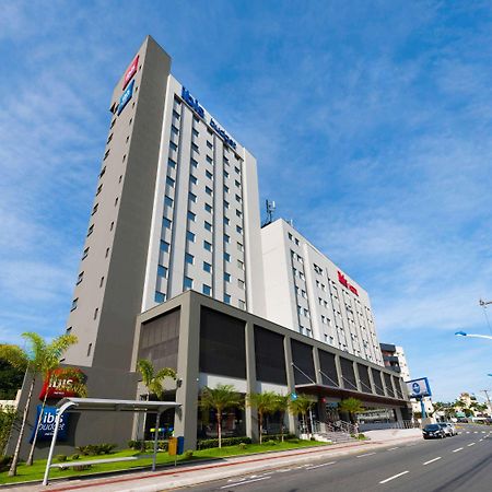 ホテル Ibis Navegantes Itajaí エクステリア 写真