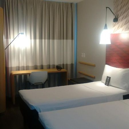 ホテル Ibis Navegantes Itajaí エクステリア 写真
