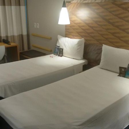 ホテル Ibis Navegantes Itajaí エクステリア 写真