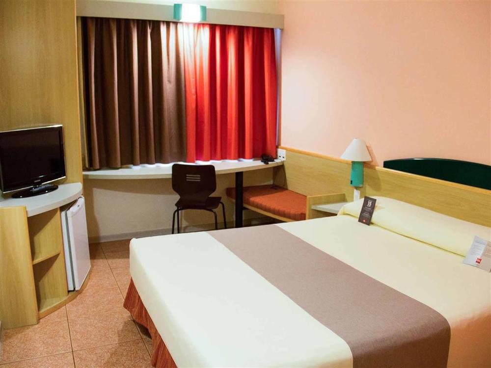 ホテル Ibis Navegantes Itajaí 部屋 写真