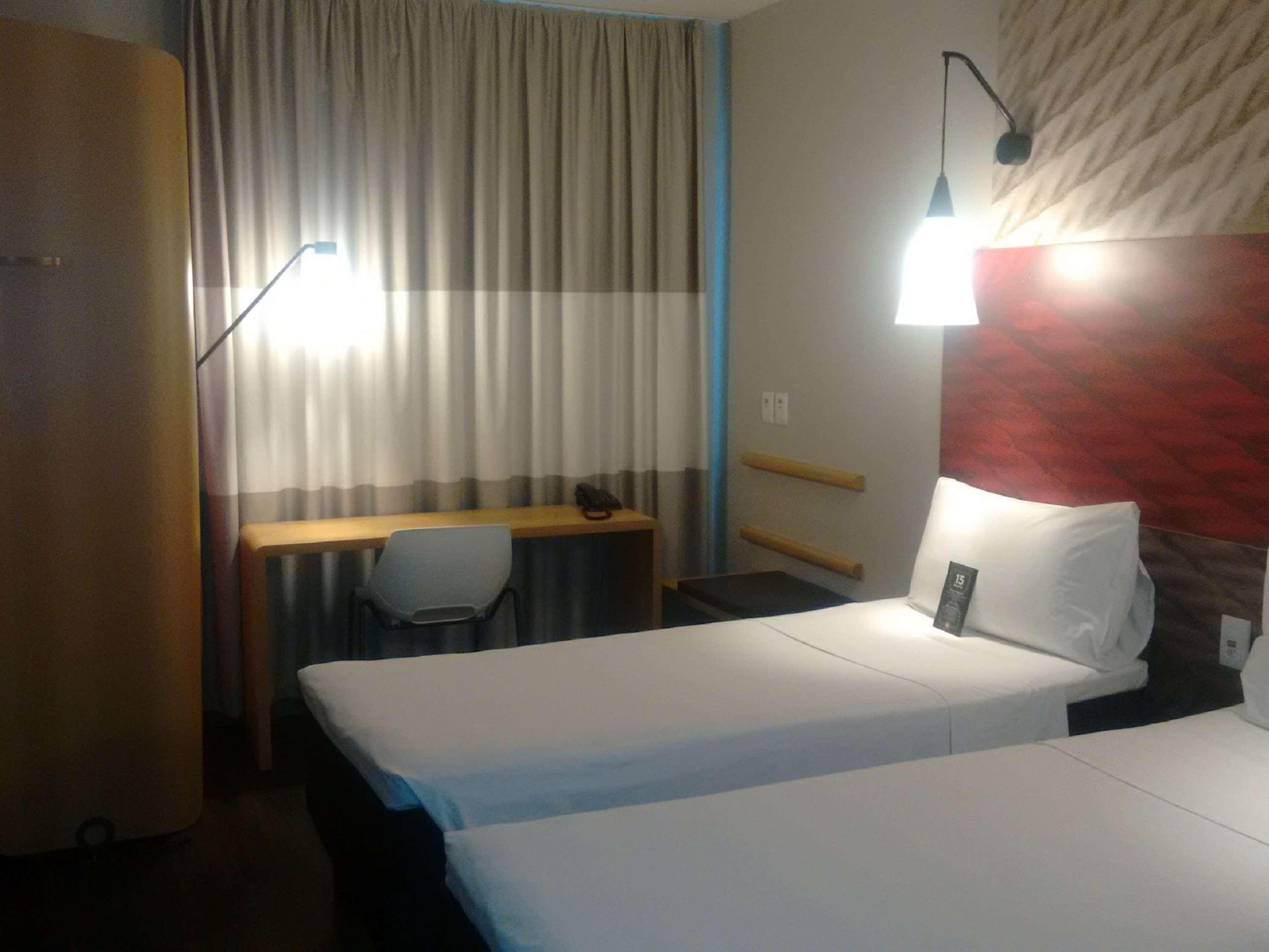 ホテル Ibis Navegantes Itajaí エクステリア 写真