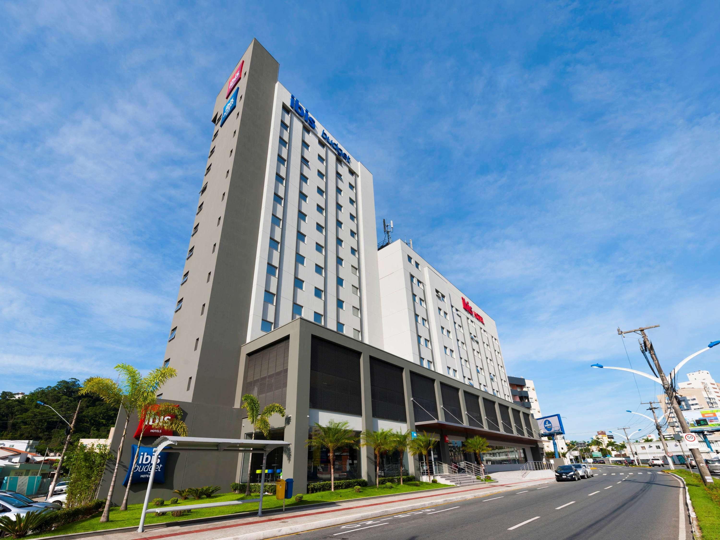 ホテル Ibis Navegantes Itajaí エクステリア 写真