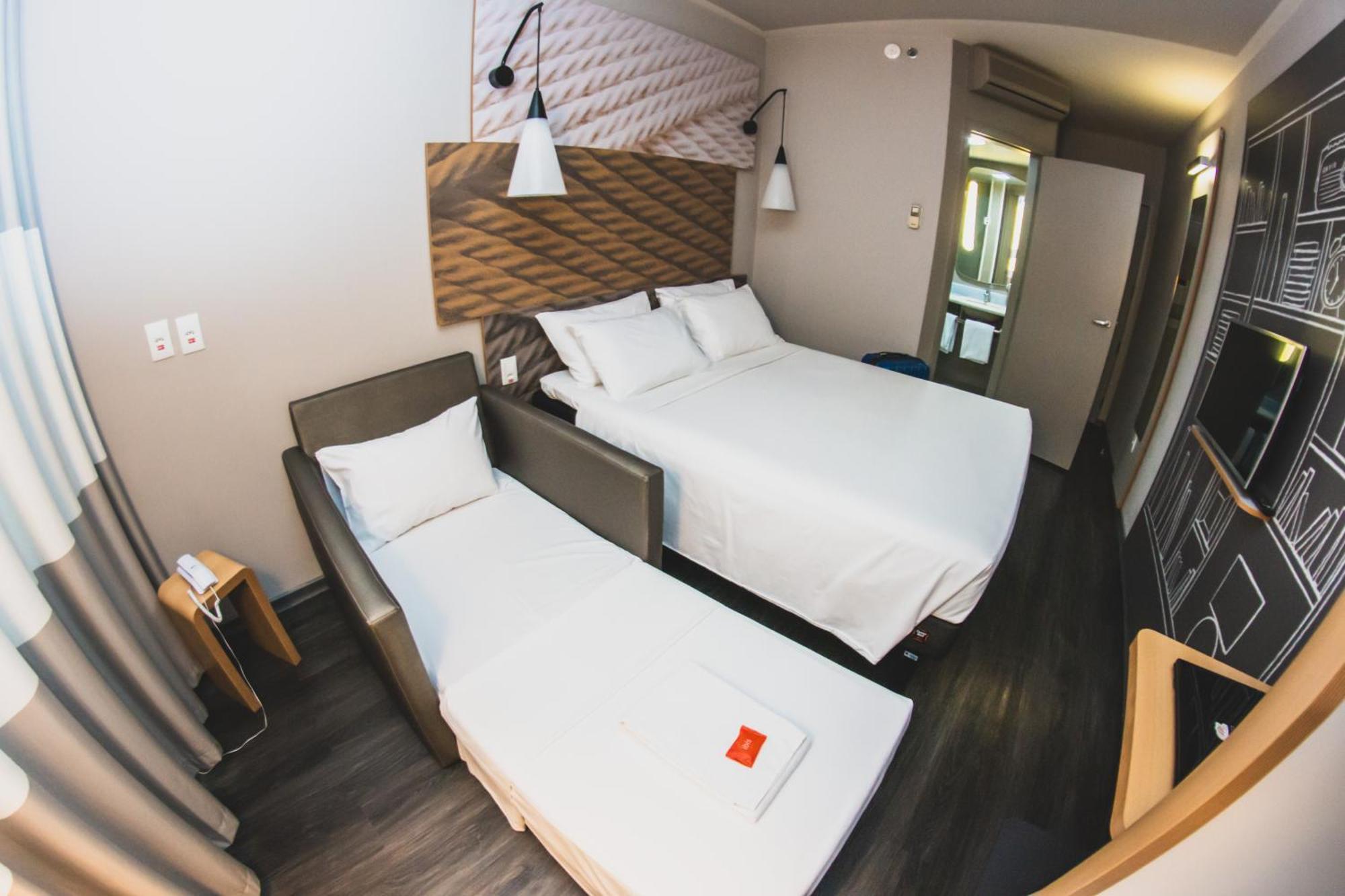 ホテル Ibis Navegantes Itajaí エクステリア 写真