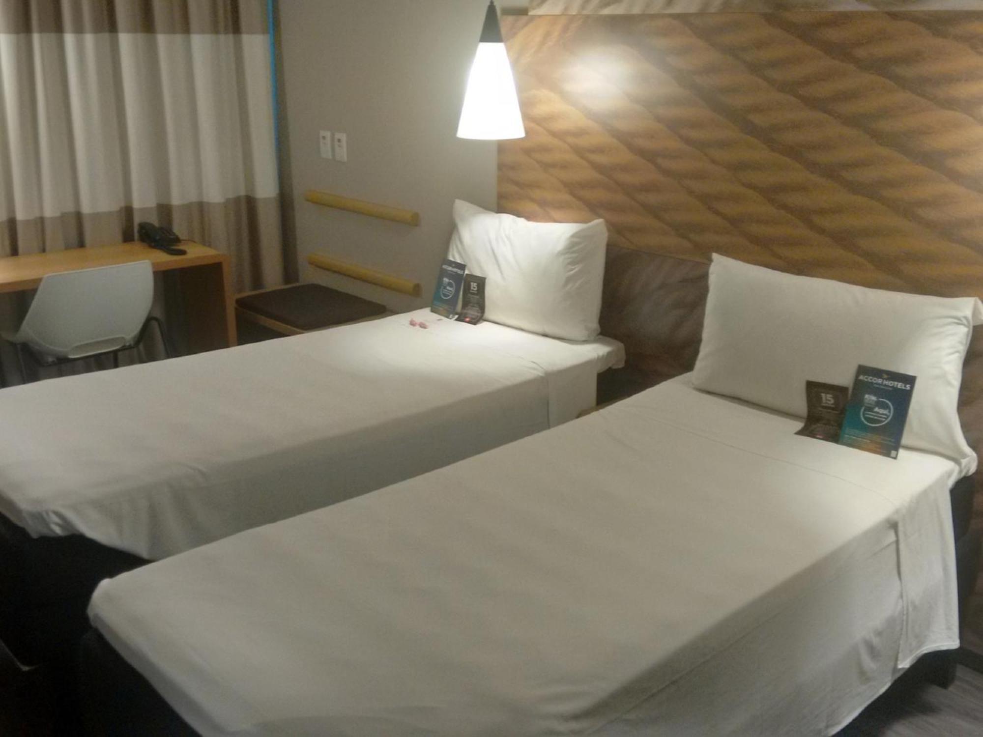 ホテル Ibis Navegantes Itajaí エクステリア 写真