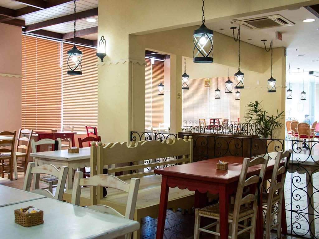 ホテル Ibis Navegantes Itajaí レストラン 写真
