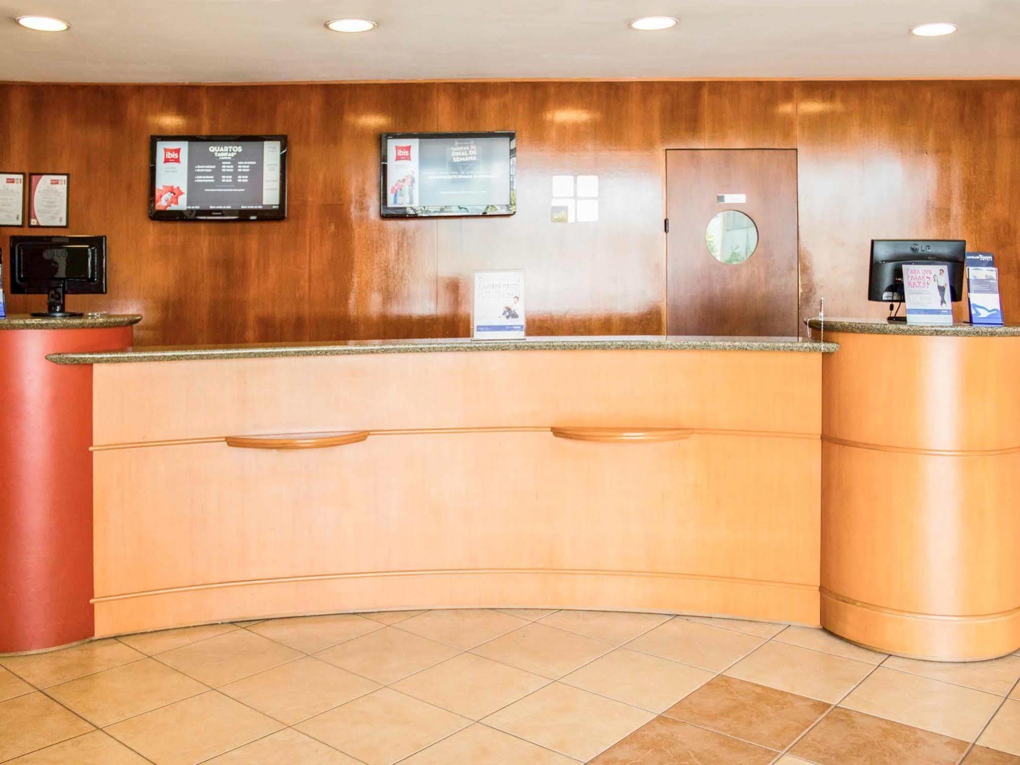 ホテル Ibis Navegantes Itajaí エクステリア 写真