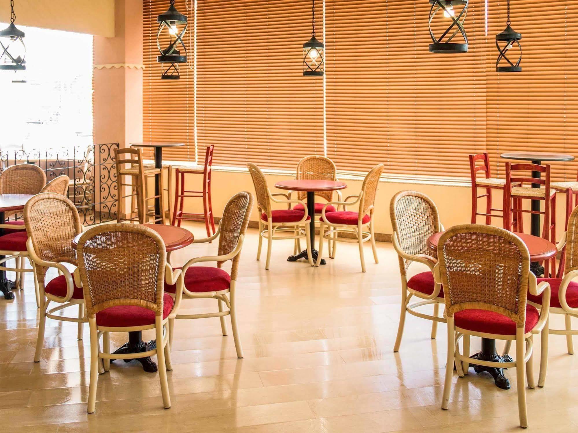ホテル Ibis Navegantes Itajaí エクステリア 写真