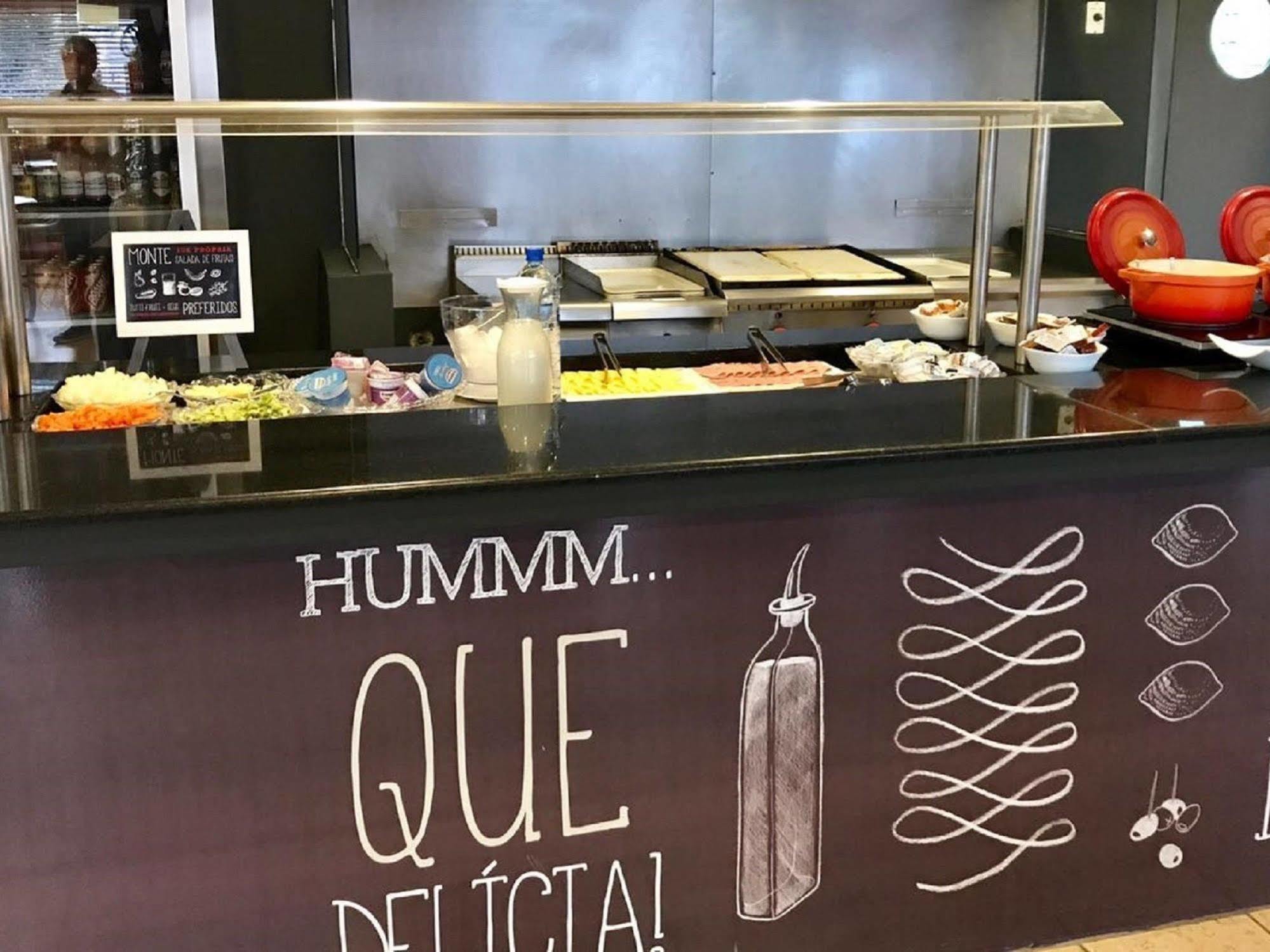ホテル Ibis Navegantes Itajaí エクステリア 写真