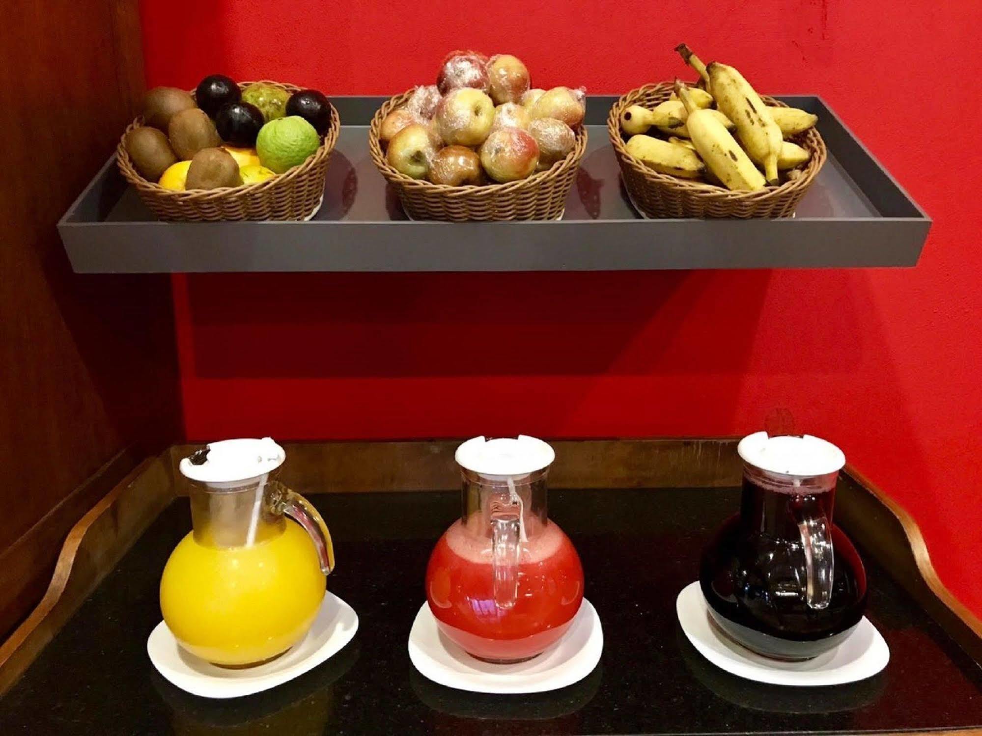ホテル Ibis Navegantes Itajaí エクステリア 写真