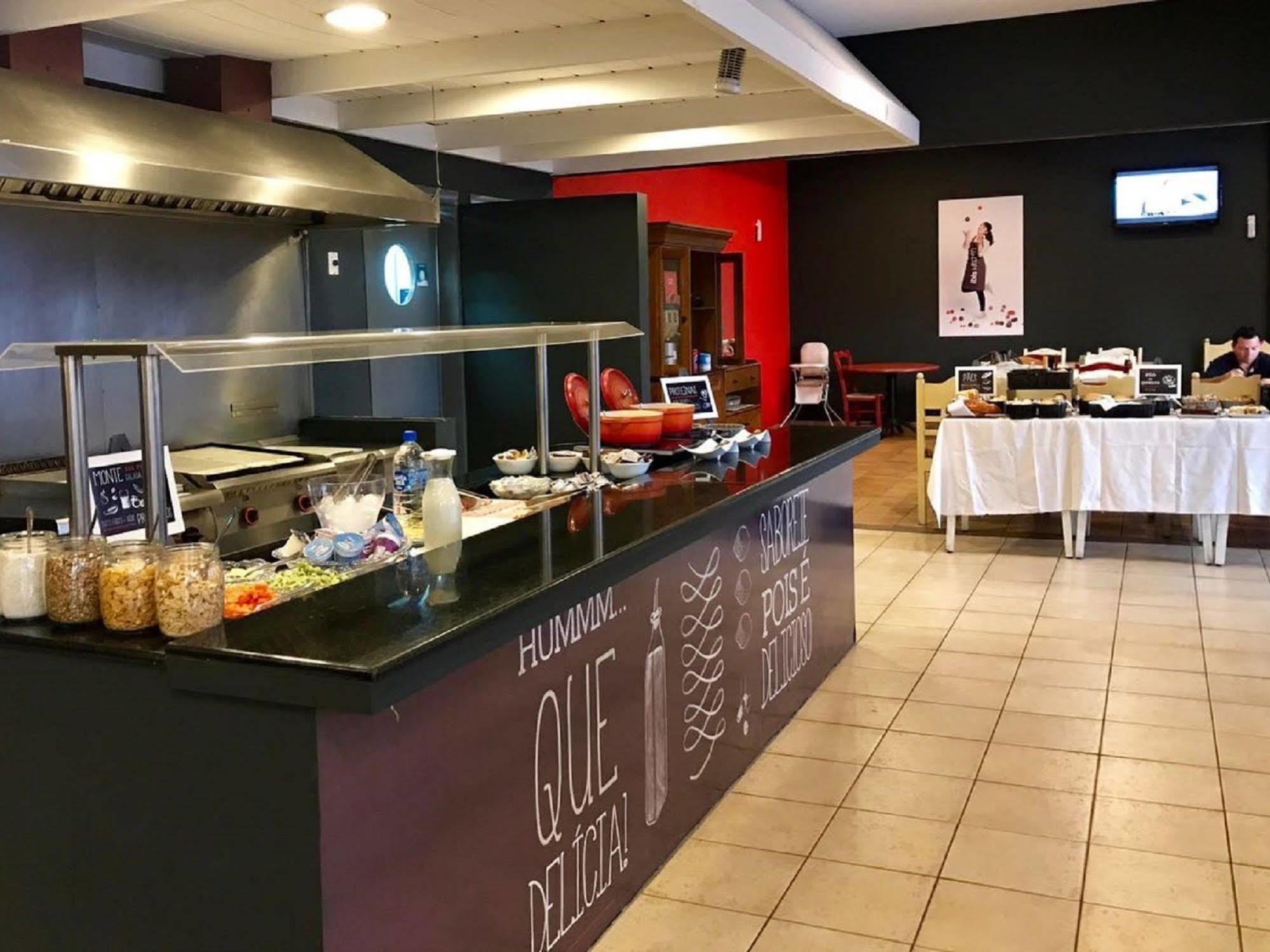ホテル Ibis Navegantes Itajaí エクステリア 写真