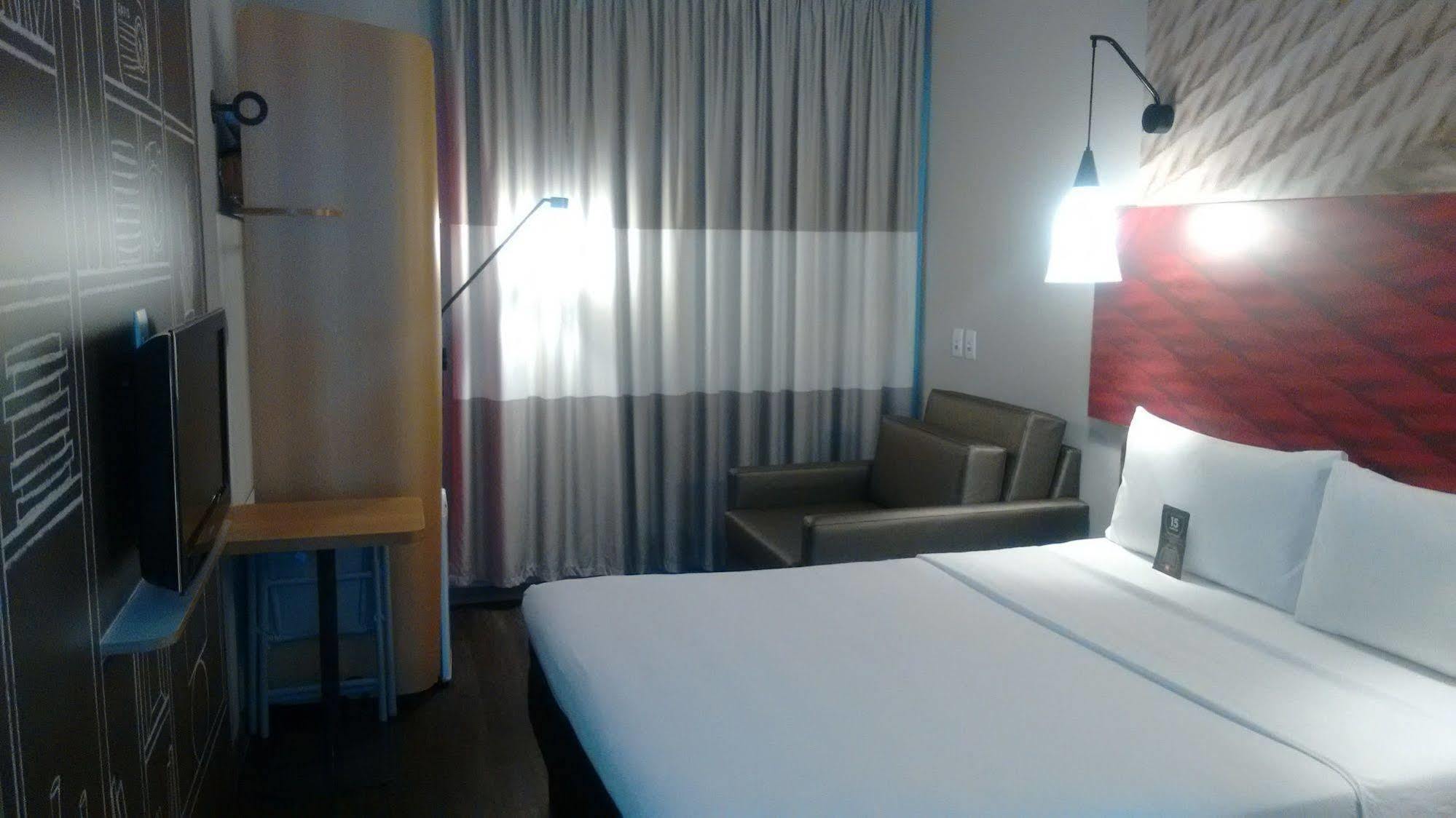 ホテル Ibis Navegantes Itajaí エクステリア 写真