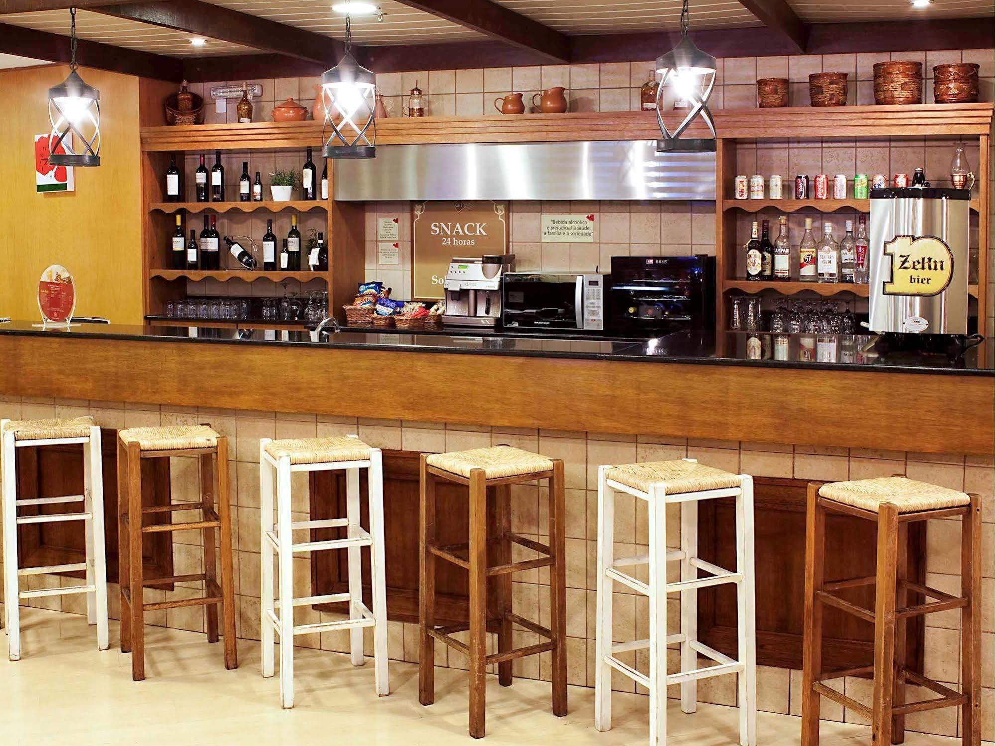 ホテル Ibis Navegantes Itajaí エクステリア 写真