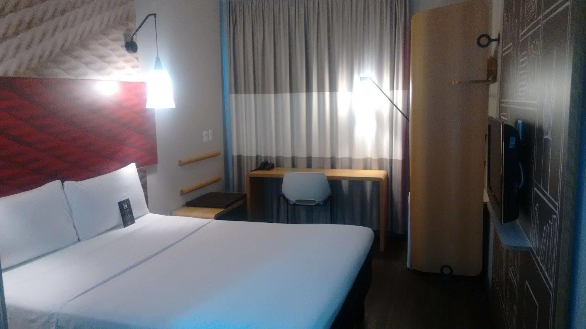 ホテル Ibis Navegantes Itajaí エクステリア 写真