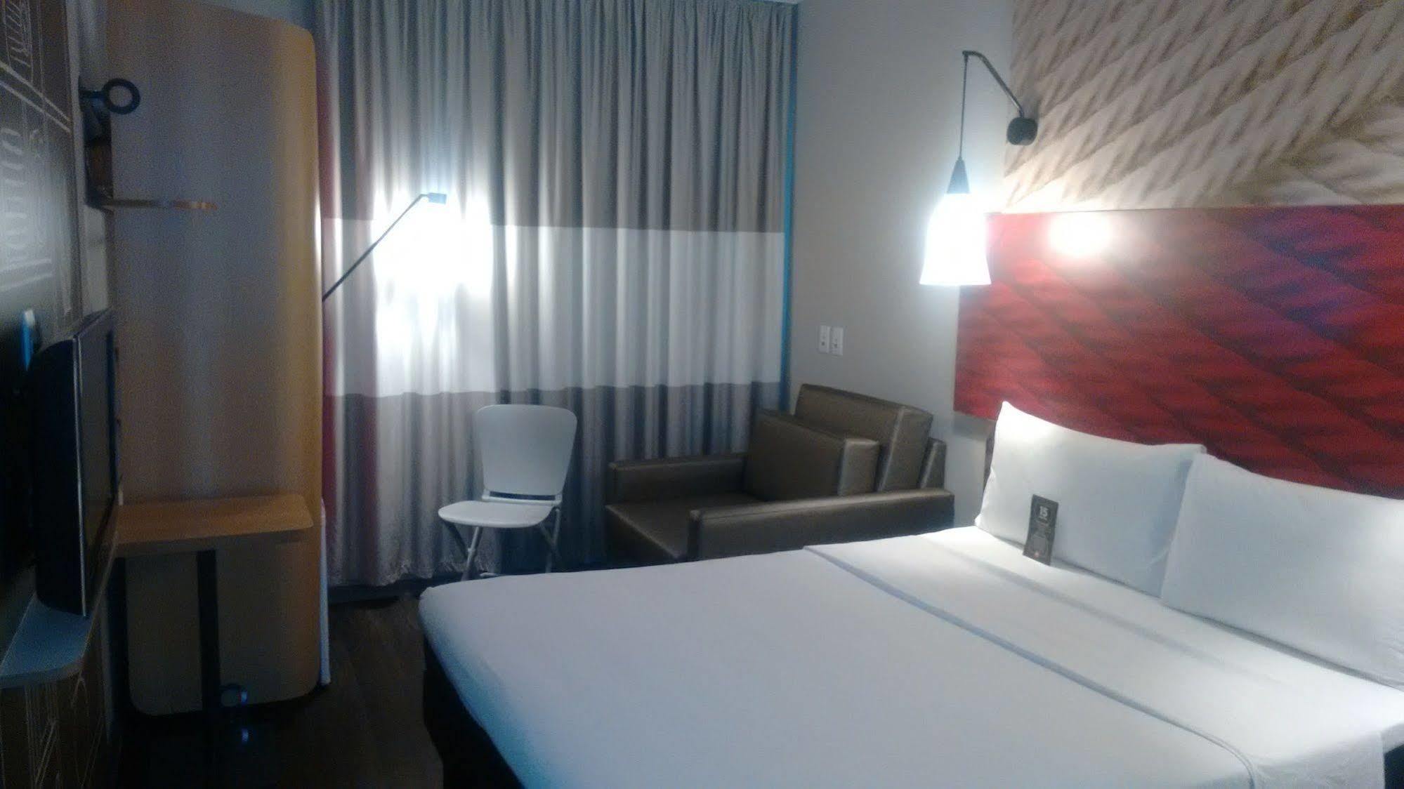 ホテル Ibis Navegantes Itajaí エクステリア 写真