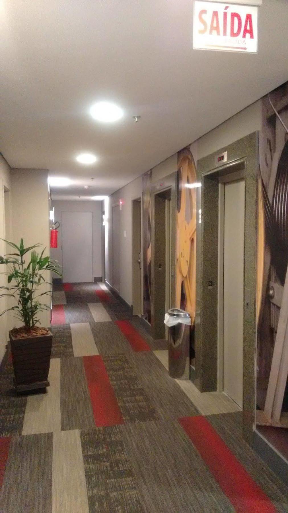 ホテル Ibis Navegantes Itajaí エクステリア 写真